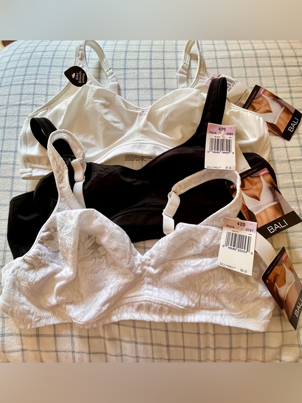NWT Bali Bras 42D Lot of 3 NWT Wirefree Smooth Indulgence Black White